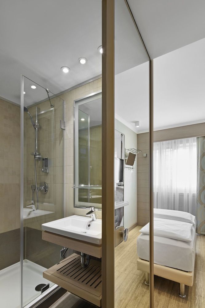 TITANIC Comfort Berlin Mitte Standard Double Room 3