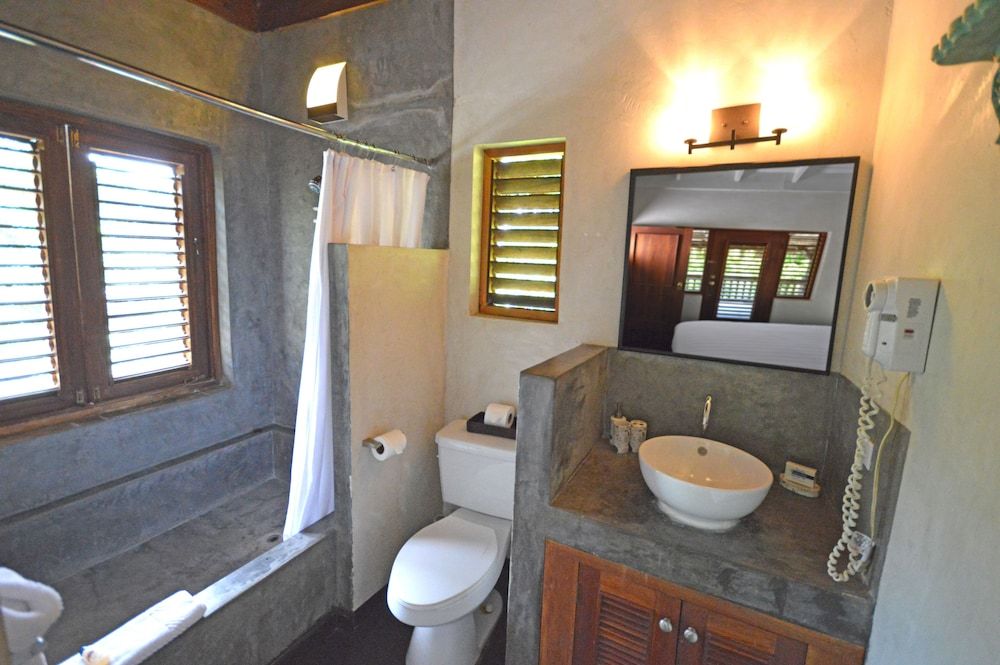 Villas Sur Mer Premium Cottage, 1 Queen Bed, Pool View 6