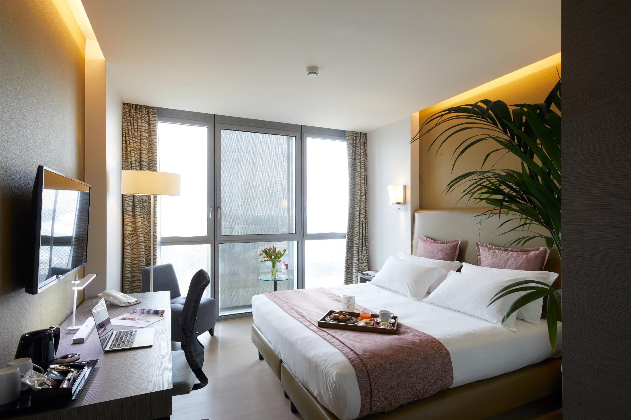 1 King Bed Premium