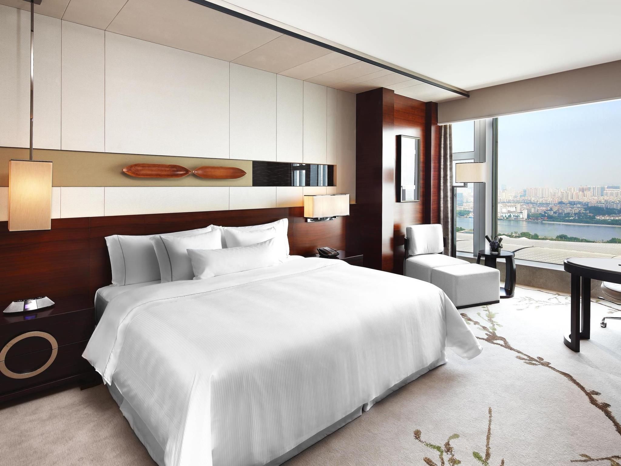 Guest room, 1 King, Pearl River view