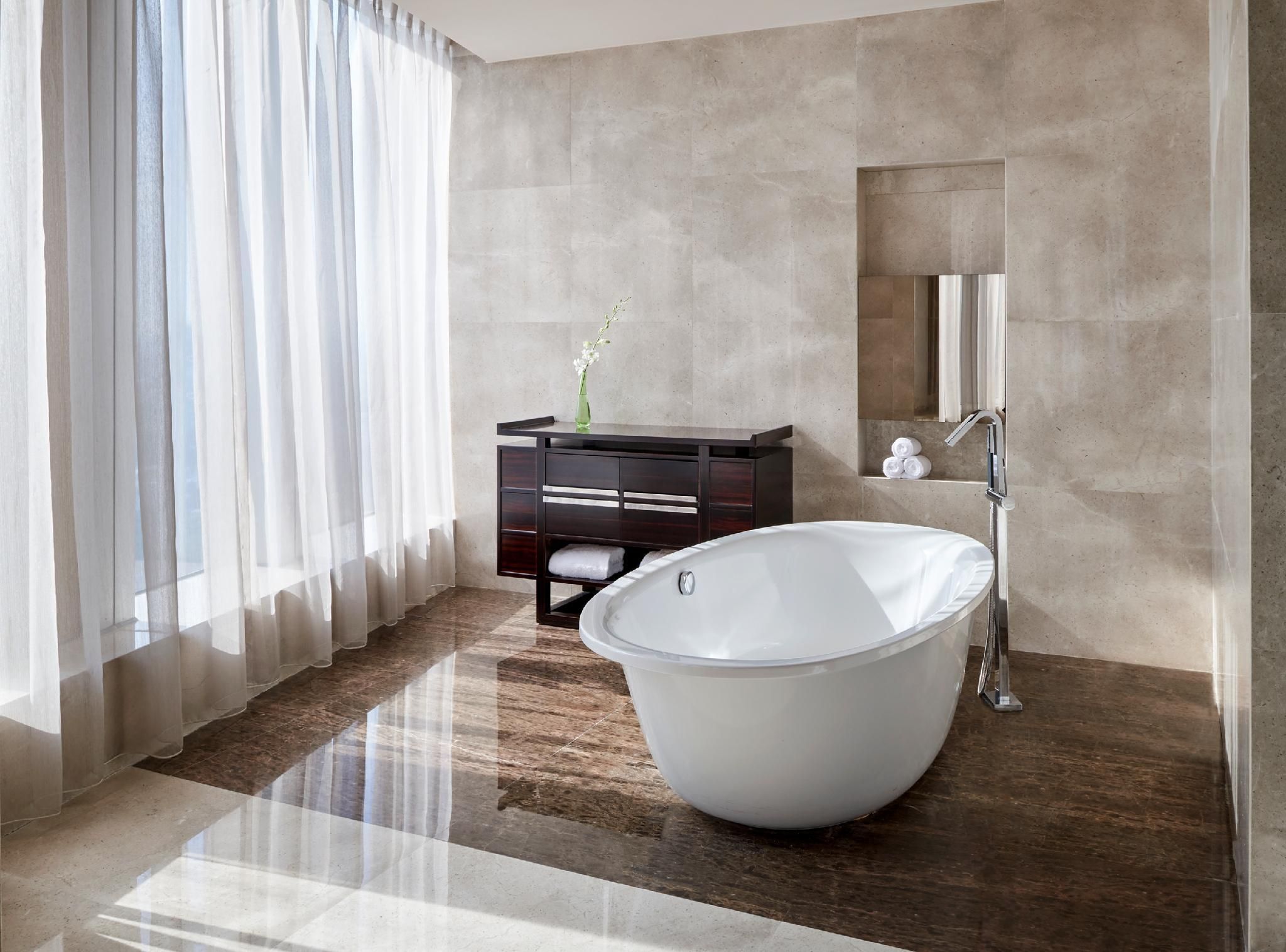 Executive lounge access, 1 Bedroom Executive Suite, 1 King, Pearl River view