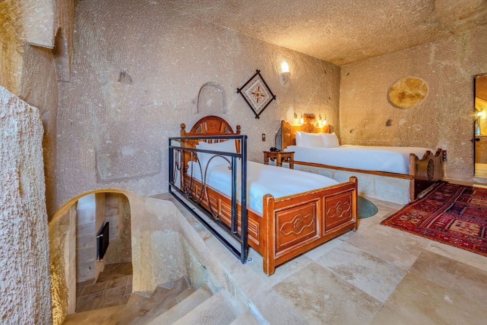 Premium King Cave Suite
