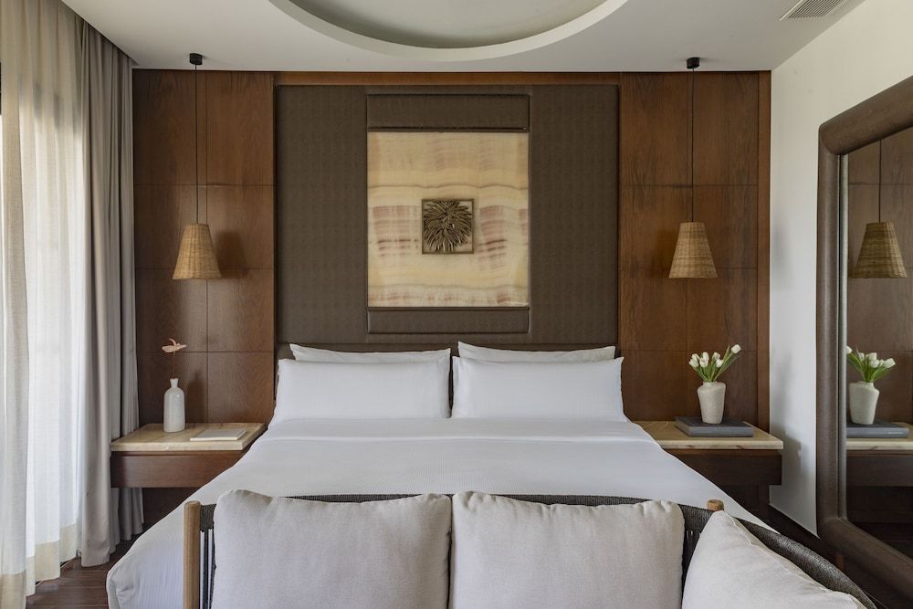 Red Level Junior Suite Front Ocean View with Whirlpool