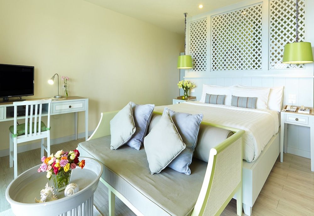 Deluxe Room, Partial Sea View, Corner