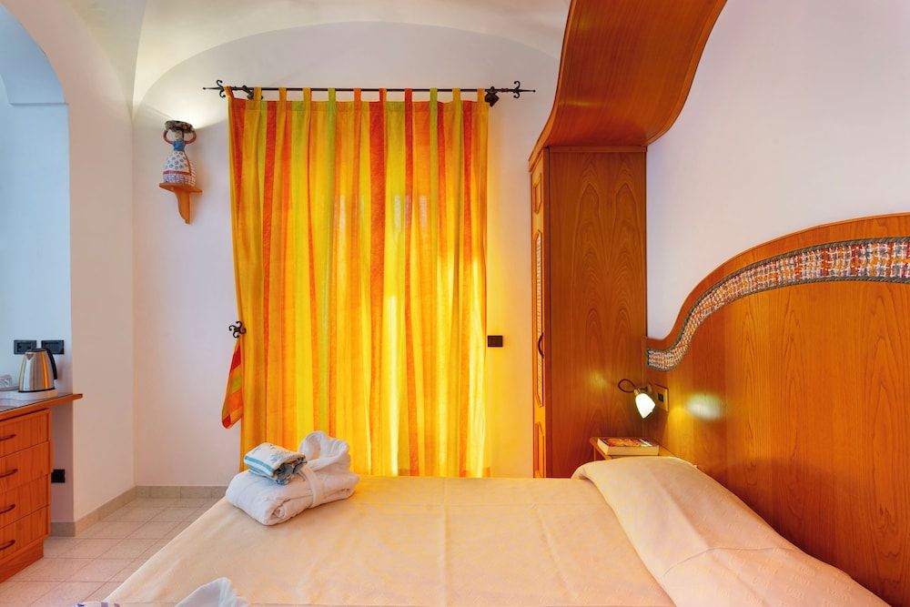Superior Double or Twin Room, Partial Sea View