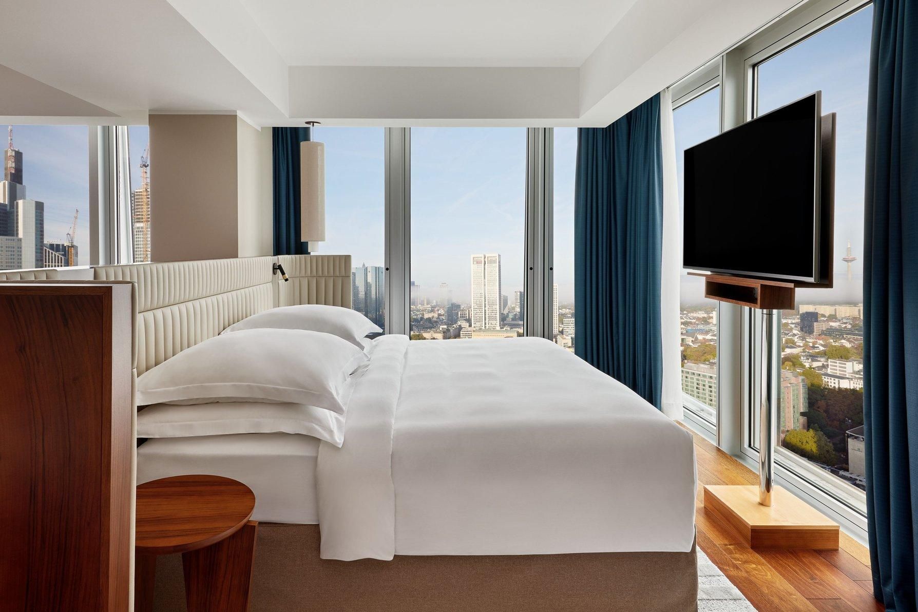 Panoramic Suite, Suite, 1 King, Non-Private Sofa bed