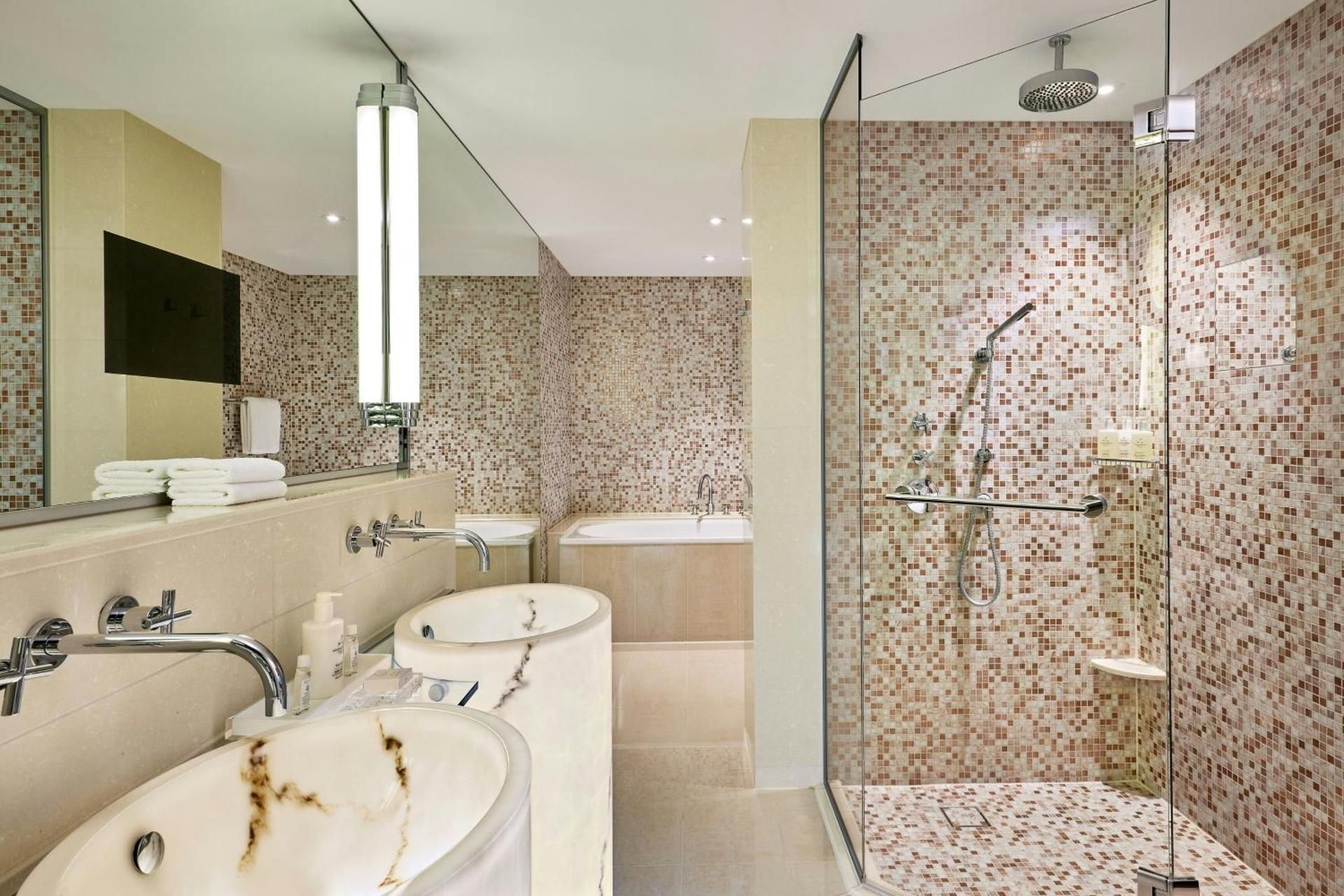 Panoramic Suite, Suite, 1 King, Non-Private Sofa bed