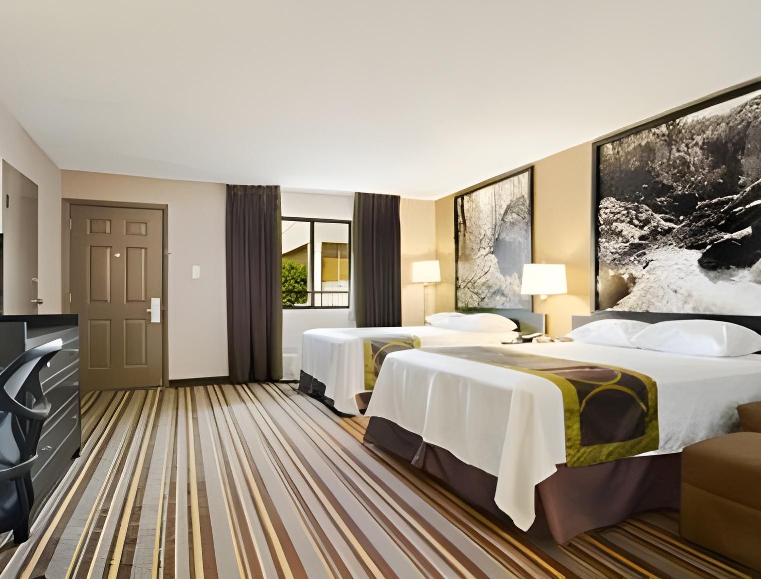 2 Queen Beds Non-Smoking