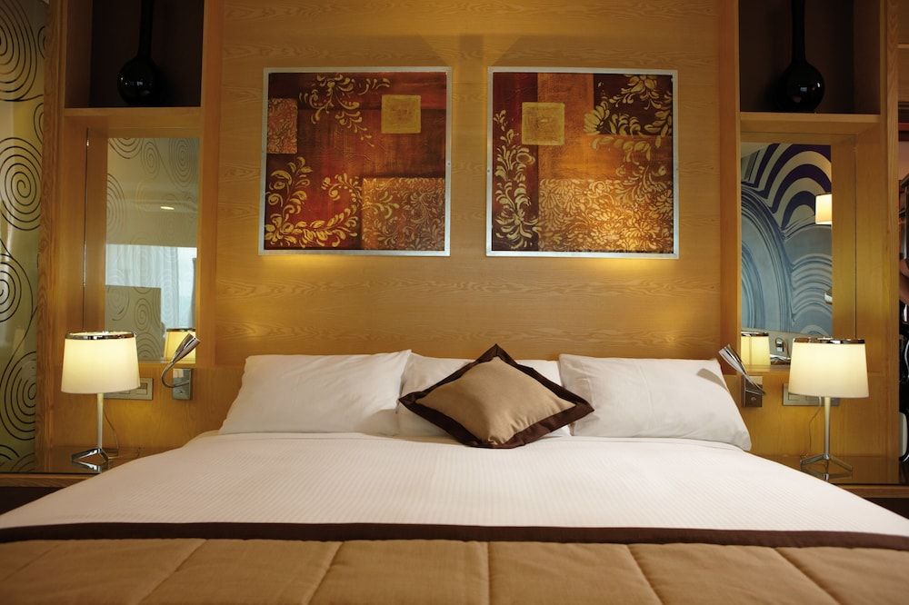 Senior Suite, 1 King Bed (MX Crown Level Access)