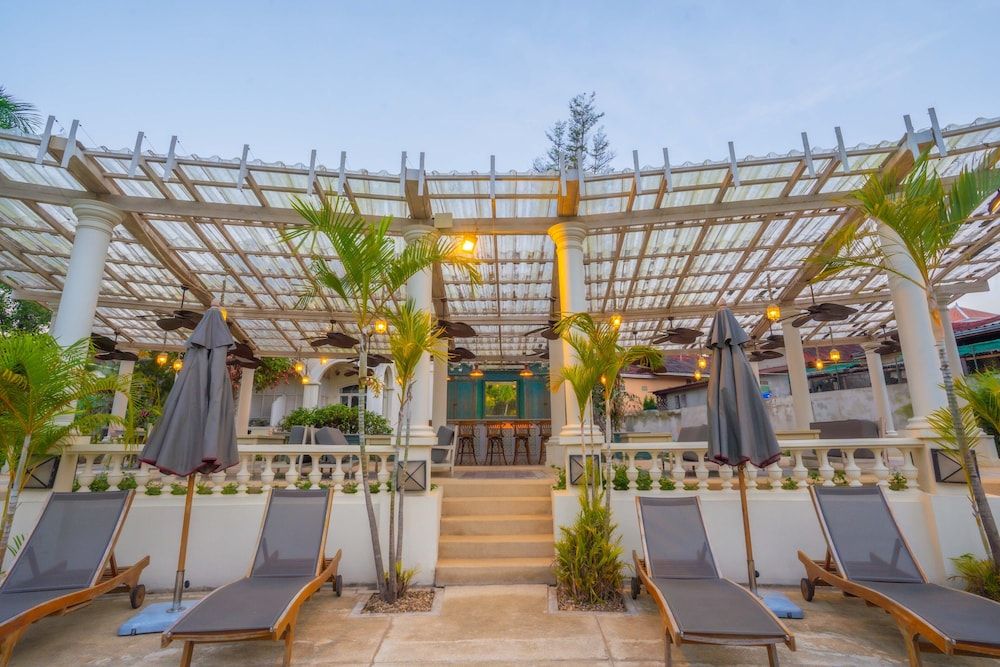 Pool Side Bar