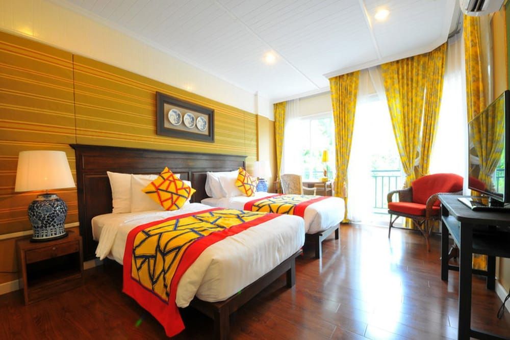 Zantiis Ndol Villas Deluxe room 2
