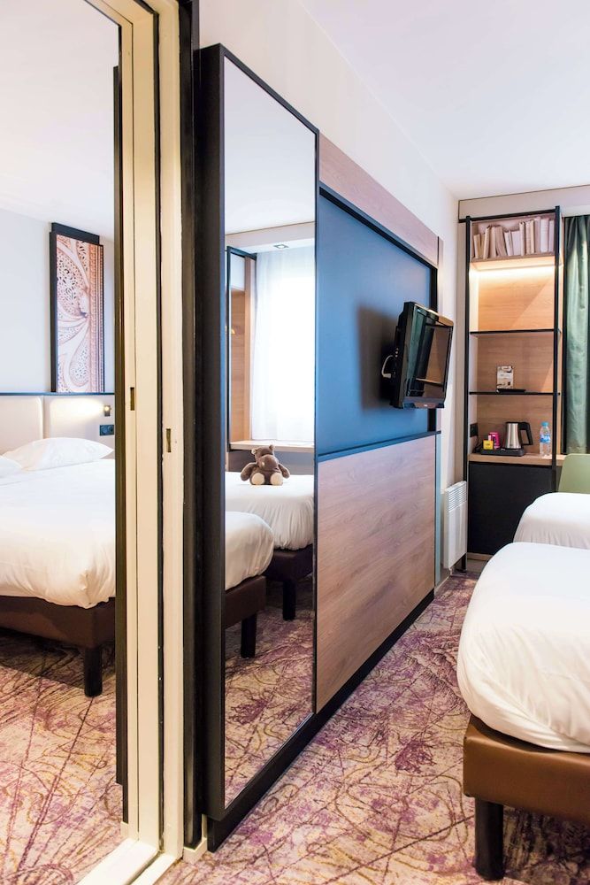 Room, Connecting Rooms