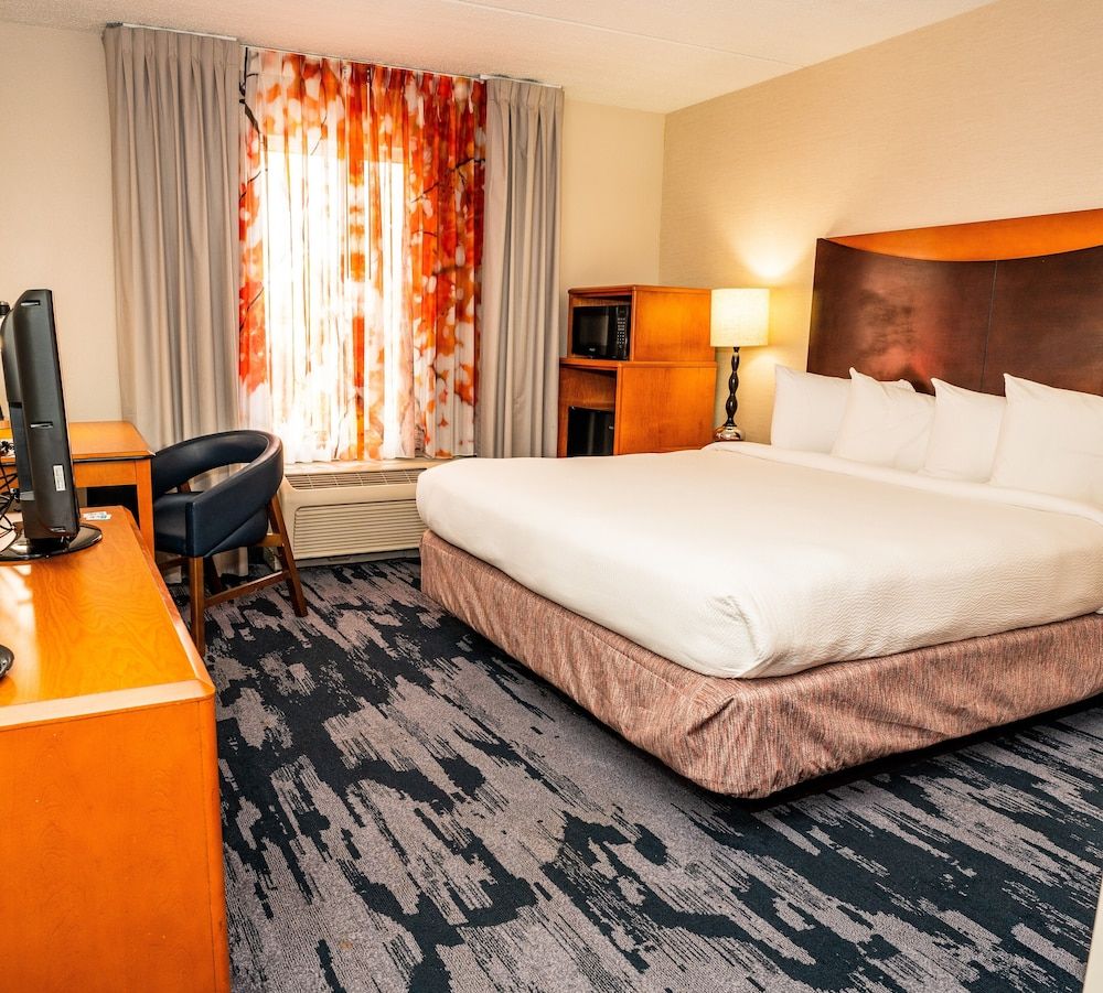 Suite, 1 King Bed with Sofa bed (Mobility Accessible, Tub)