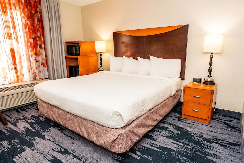 Suite, 1 King Bed with Sofa bed (Mobility Accessible, Tub)