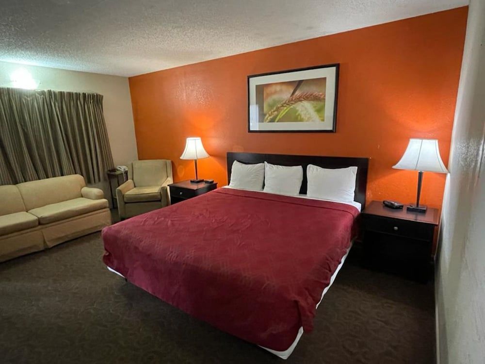 Room, 1 King Bed, Non Smoking (Interior Corridor)