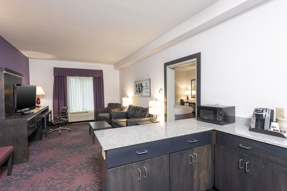 undefined Holiday Inn Express Hotels & Suites Columbus-Polaris Parkway by IHG 4