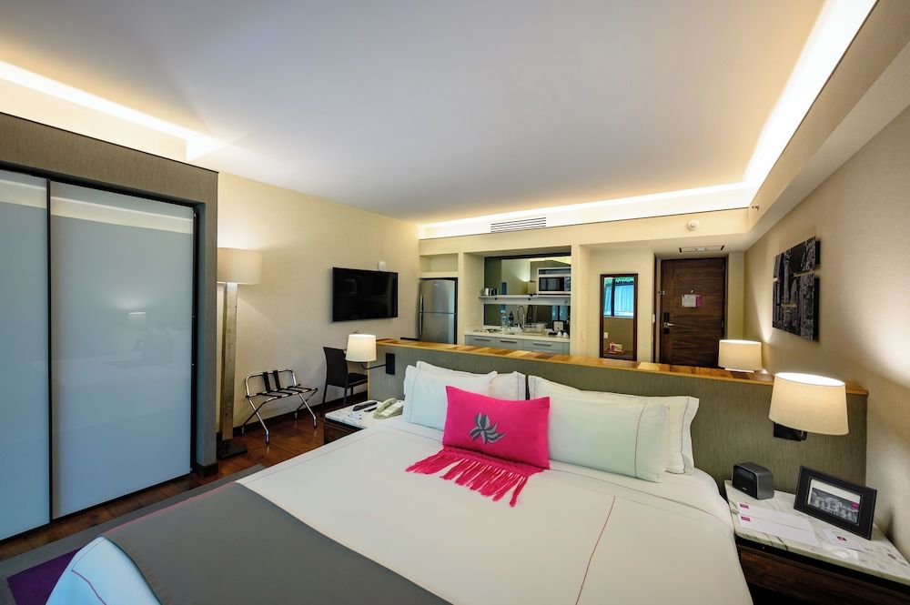 Las Suites Campos Eliseos Executive Suite, 1 King Bed 2