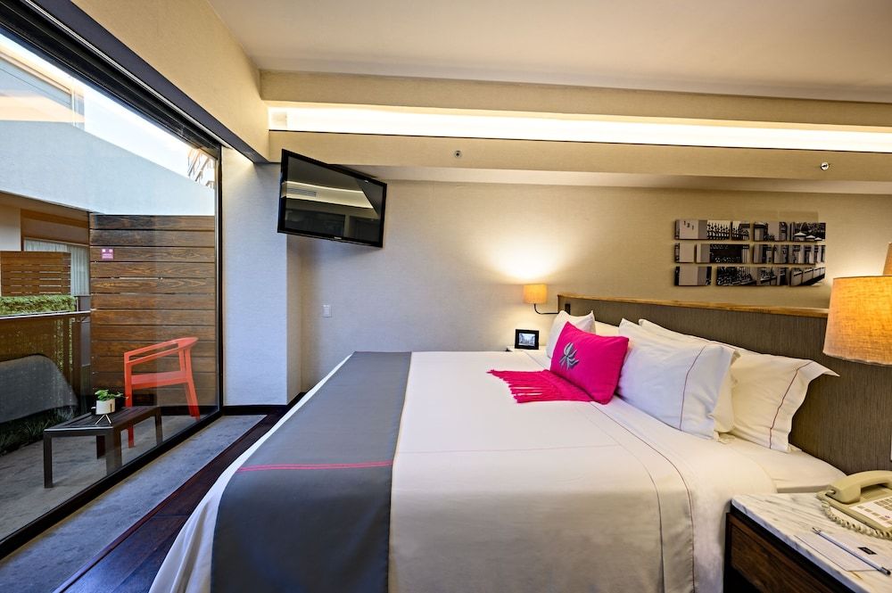 Las Suites Campos Eliseos Executive Suite, 1 King Bed 4