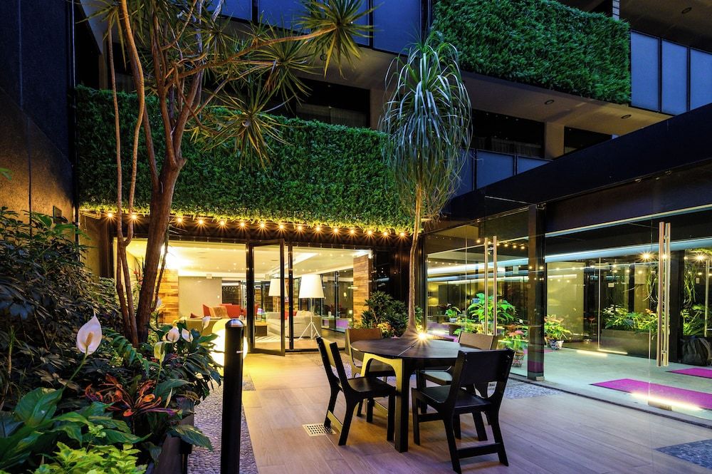 undefined Las Suites Campos Eliseos 3