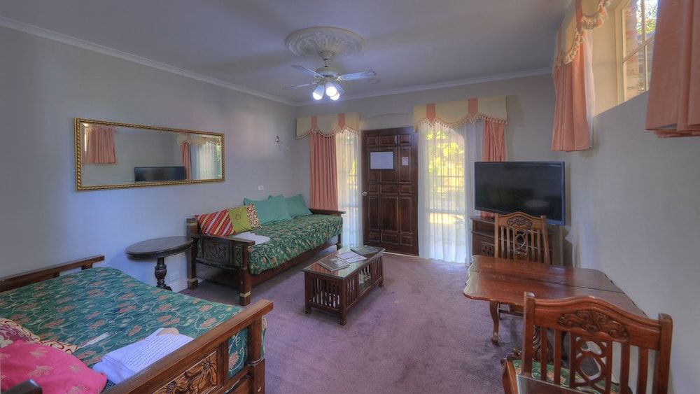 Executive Suite (Seven)