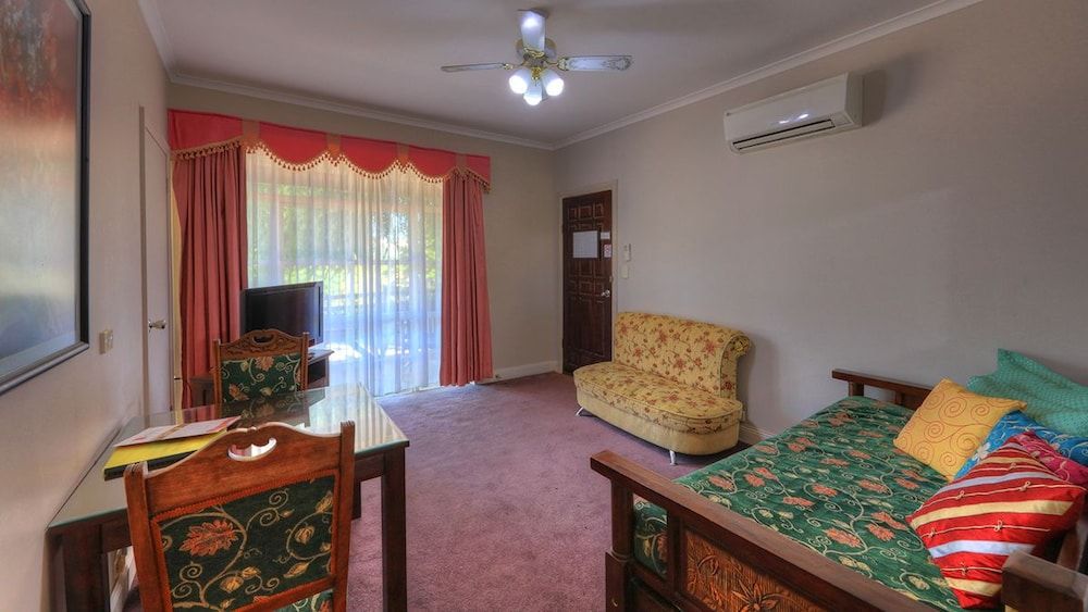 Apartment (Five)