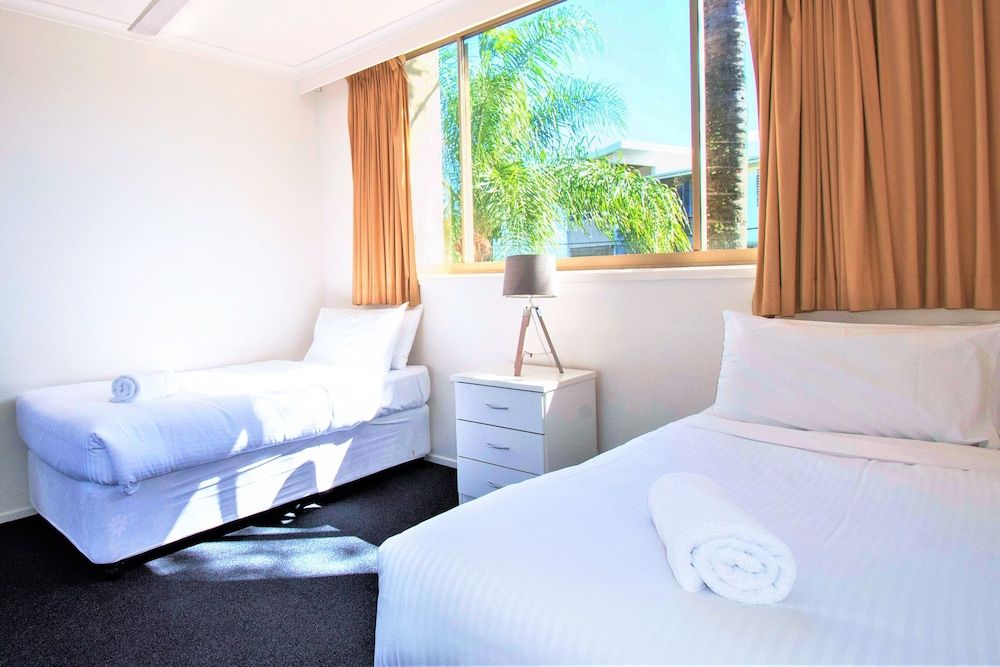 Standard Apartment, 2 Bedrooms, Pool View
