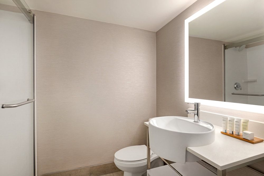 undefined Holiday Inn Philadelphia Arpt-Stadium Area by IHG 8