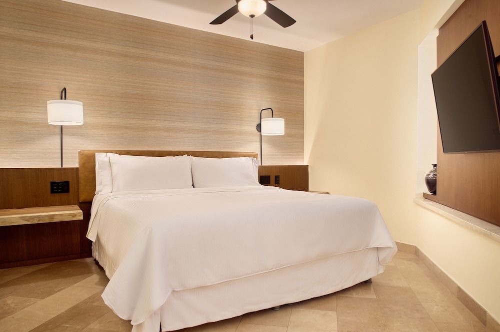 Family Jr. Suite, 1 Bedroom, 1 King Bed