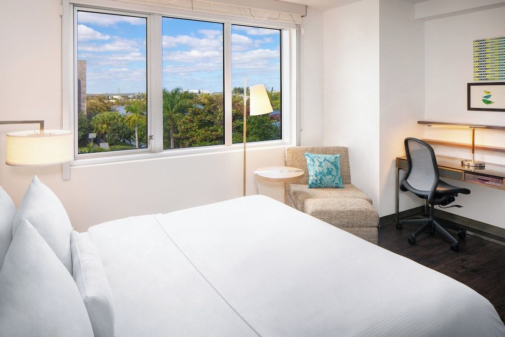 Element Miami International Airport Room, 1 King Bed