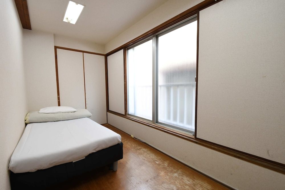 Basic Single Room, Shared Bathroom