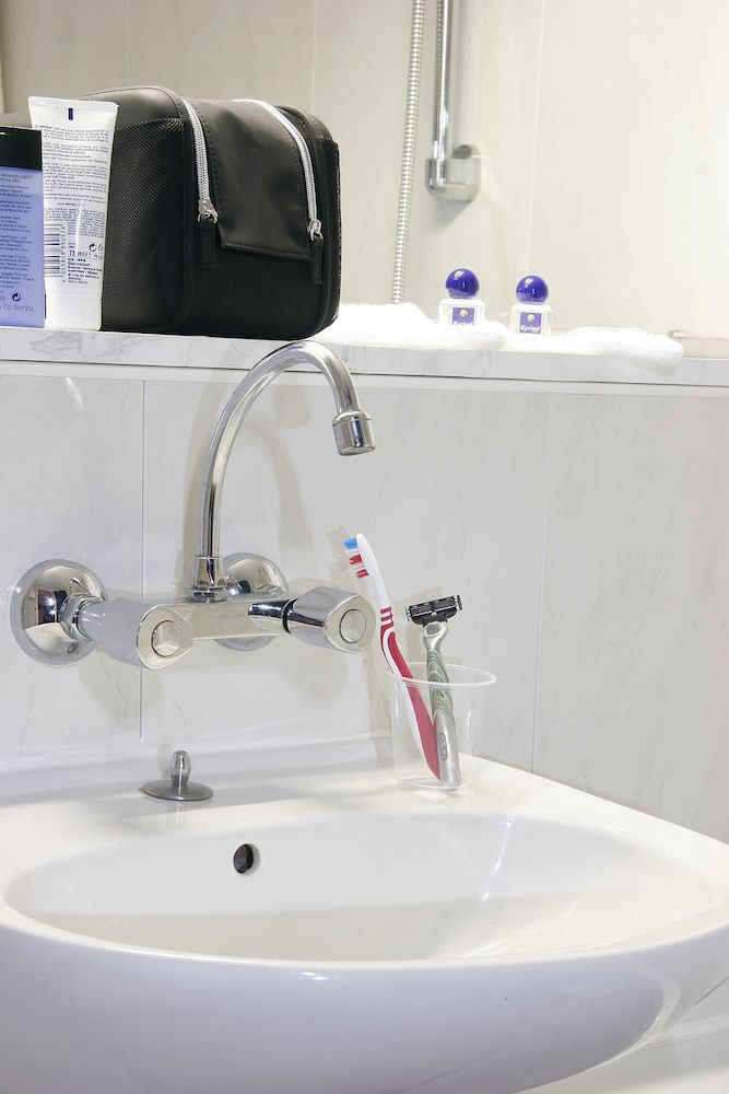 Brit Hotel Vallee du Lot Standard Double or Twin Room, 1 Double Bed 4