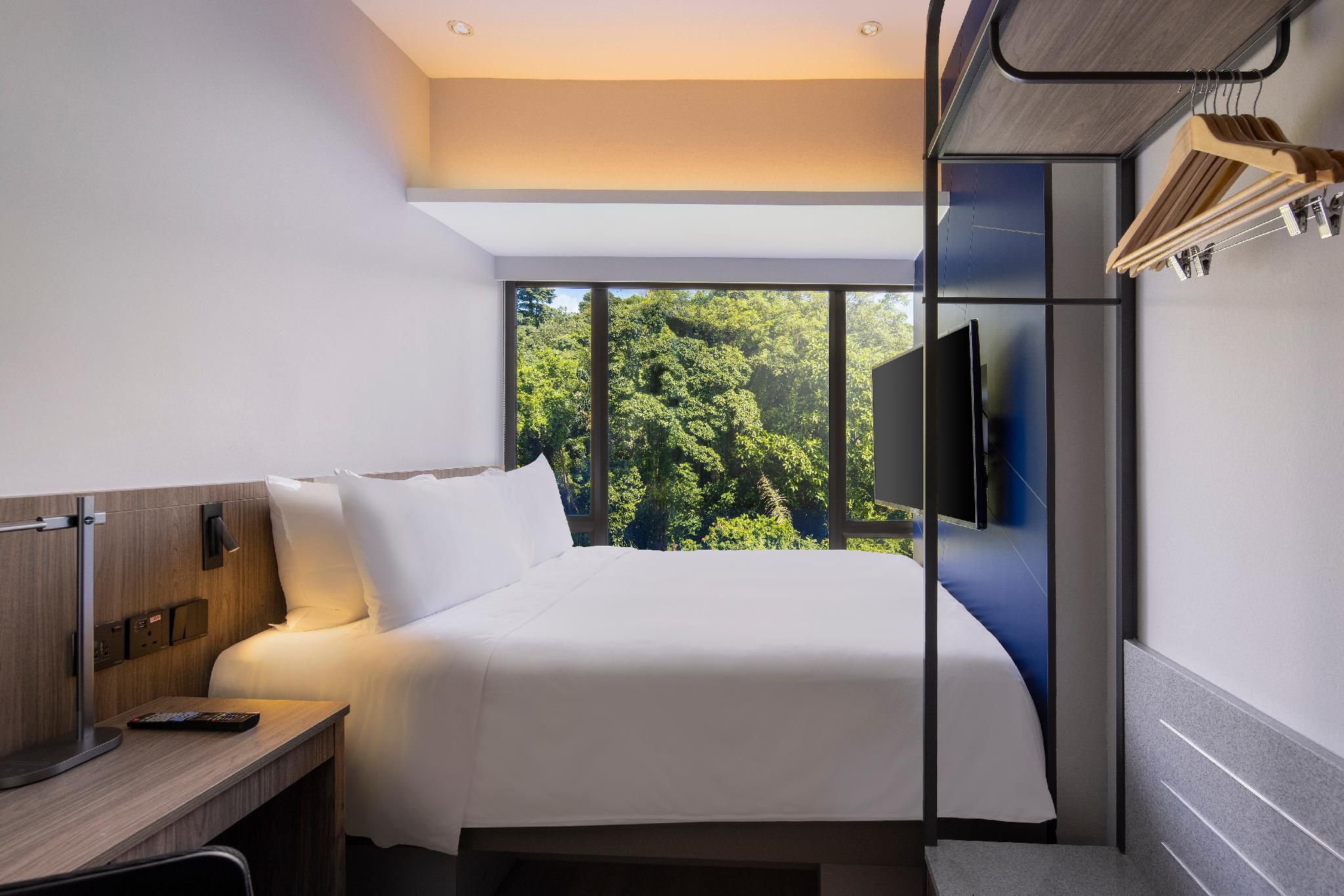 undefined Travelodge Harbourfront 9