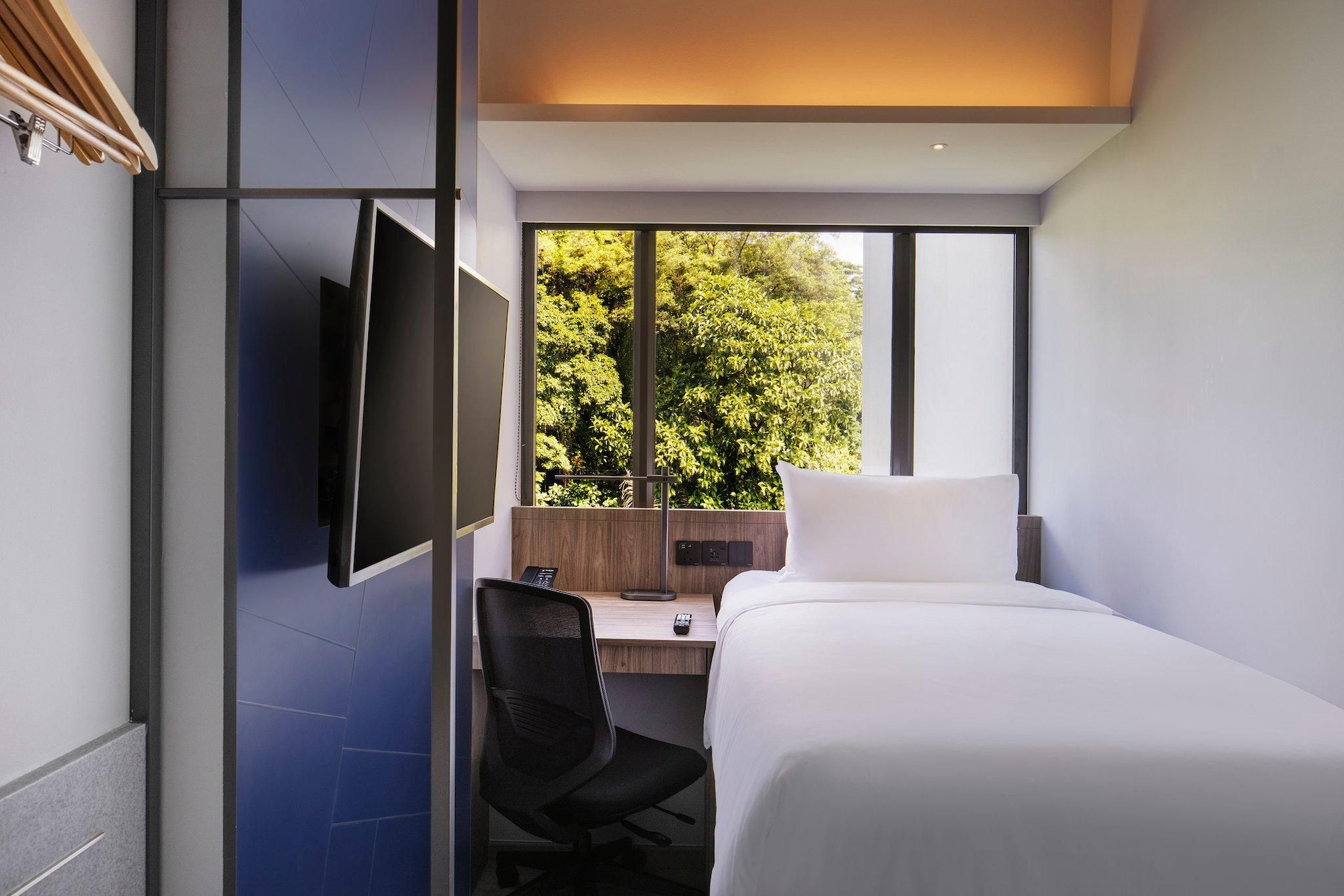 undefined Travelodge Harbourfront 8