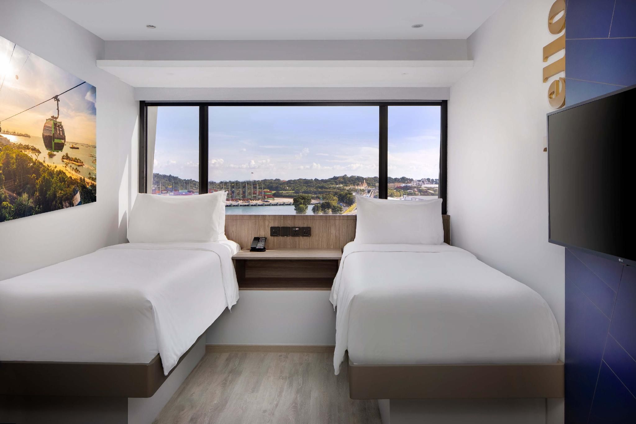 undefined Travelodge Harbourfront 5