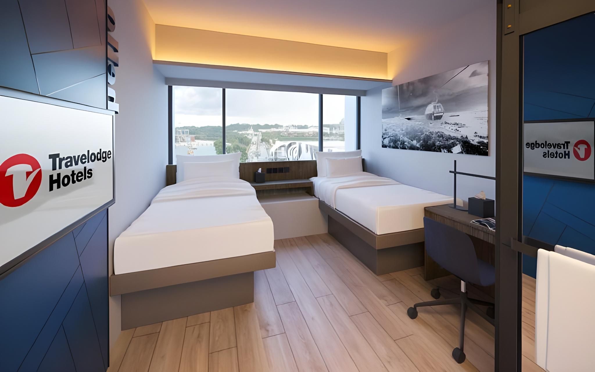 undefined Travelodge Harbourfront 6