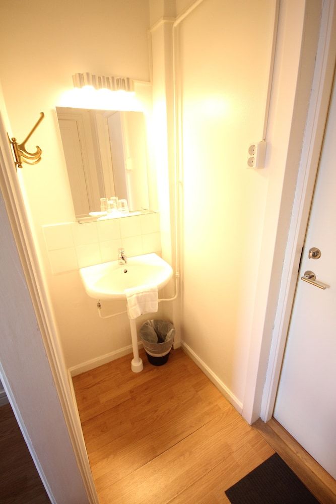 Vattengrändens Vandrarhem & Hotel Standard Double or Twin Room, Shared Bathroom 5