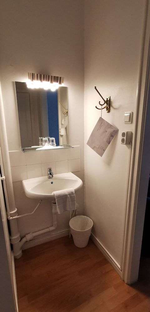 Vattengrändens Vandrarhem & Hotel Standard Double or Twin Room, Shared Bathroom 4