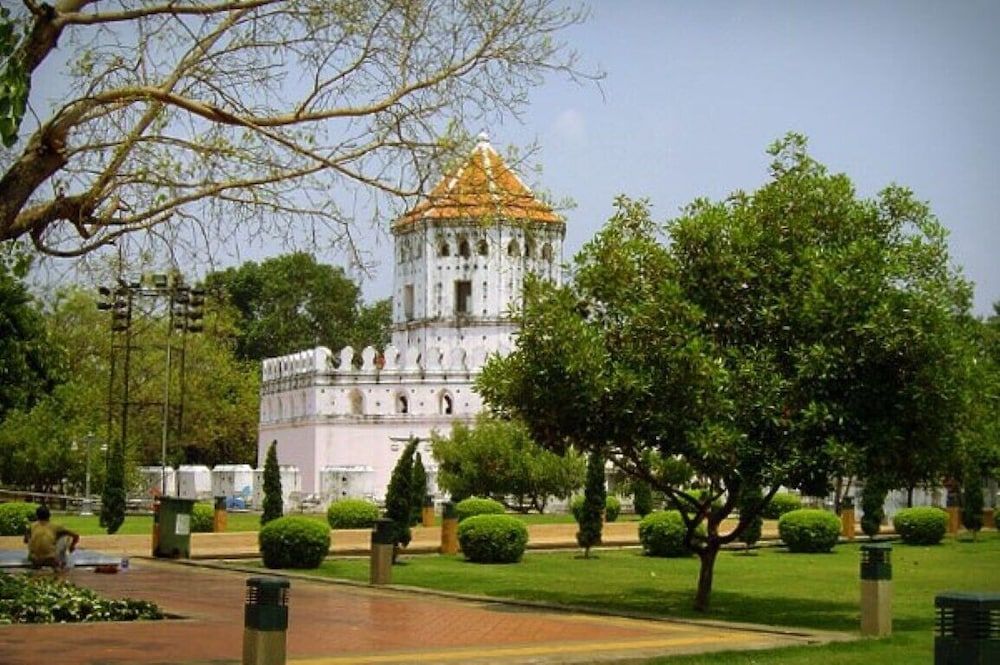 undefined Nouvo City Hotel 4