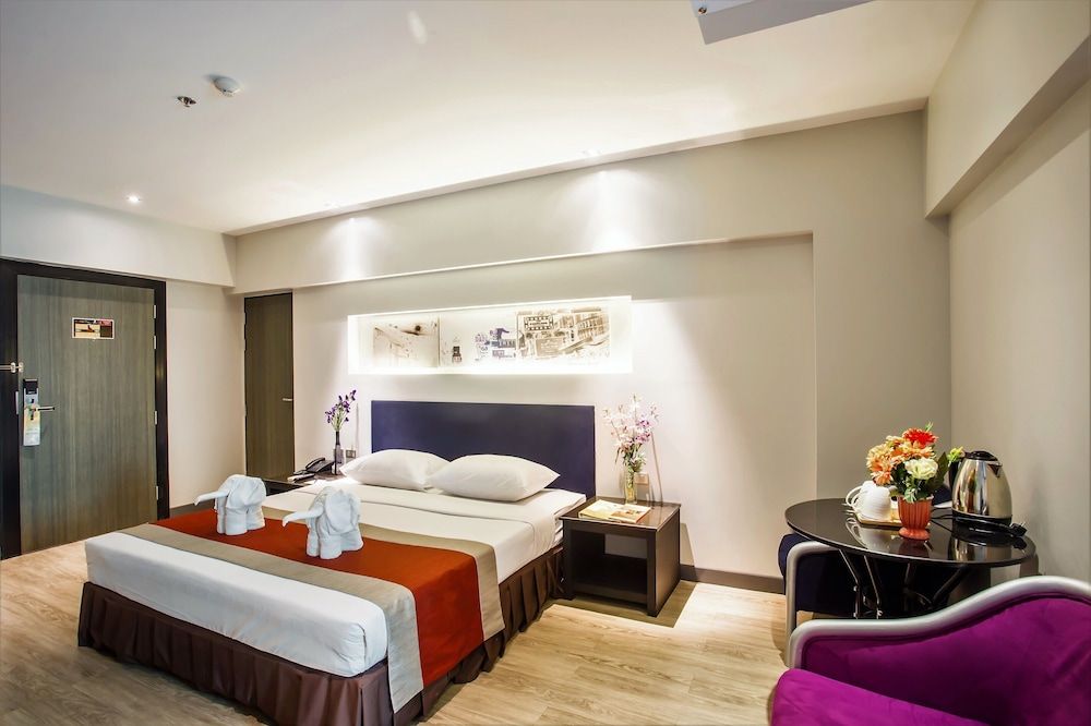 Nouvo City Hotel Superior Classic Double Room 3