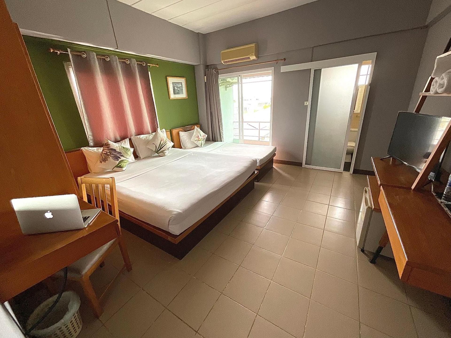 Deluxe Triple Room with balcony