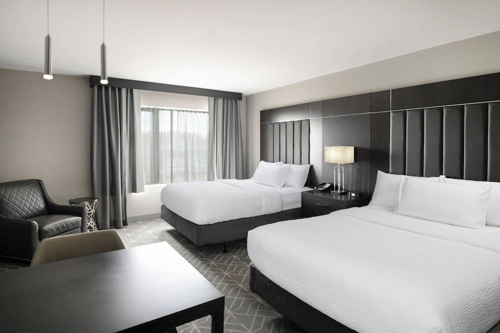 Studio, 2 Queen Beds (Hearing Accessible)