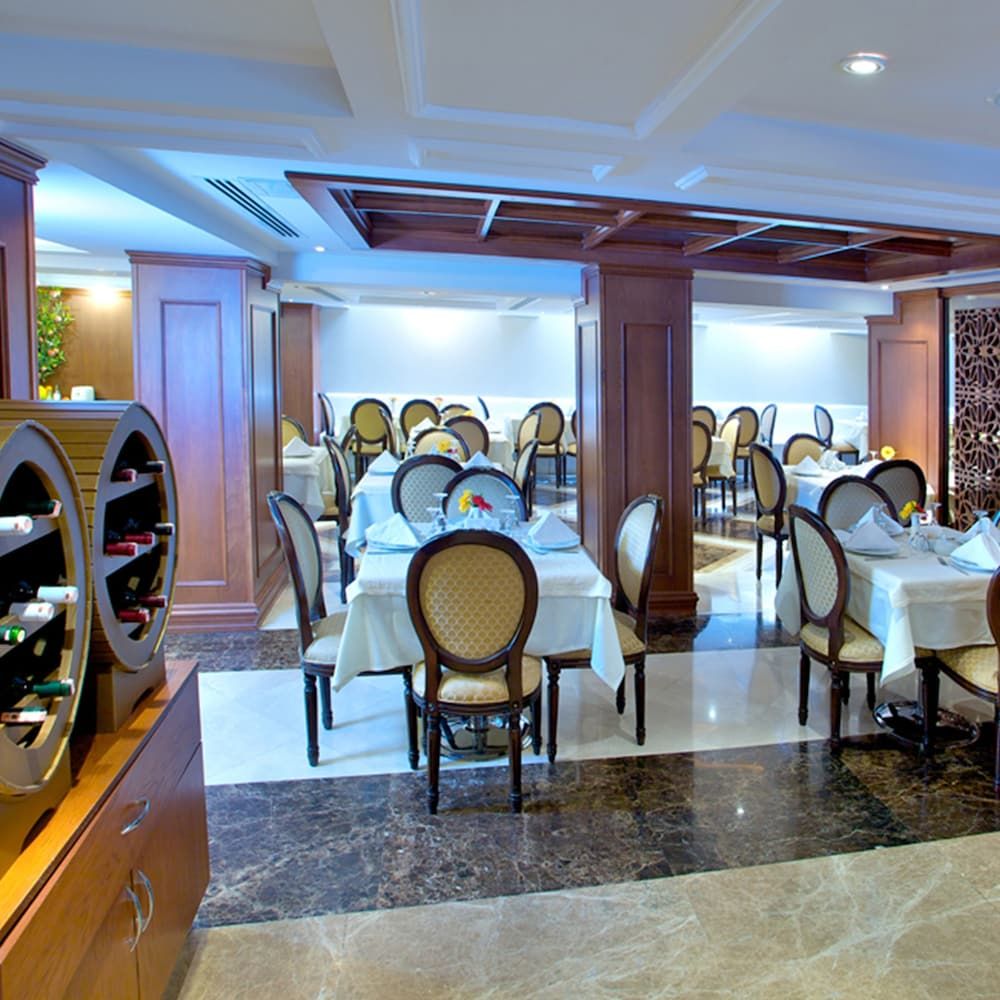 undefined Tilia Hotel 8