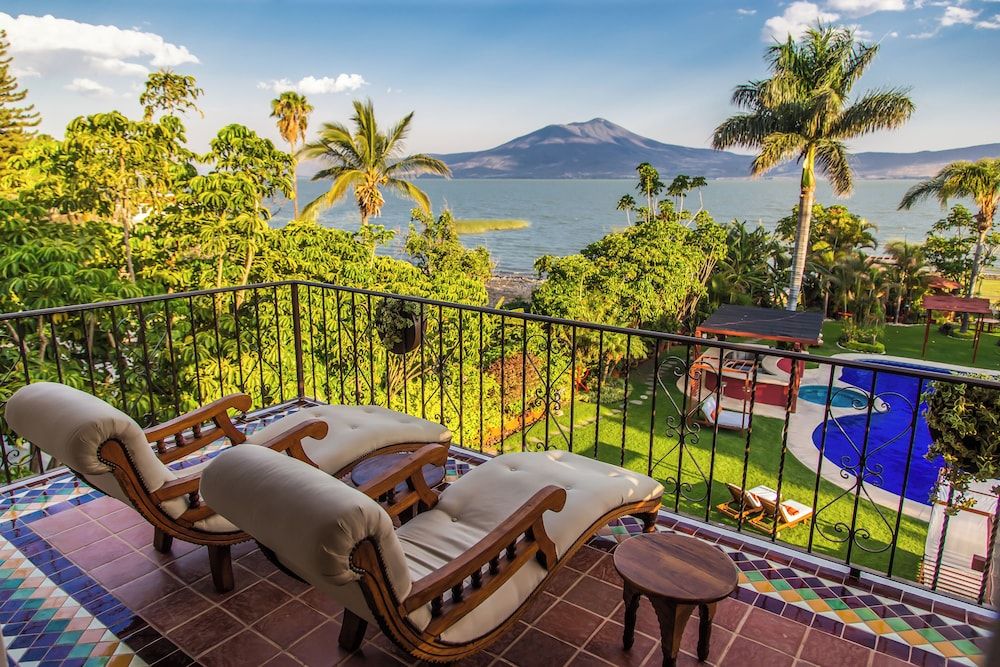 El Chante Spa Hotel Superior Suite, Lake View, Lakeside 3