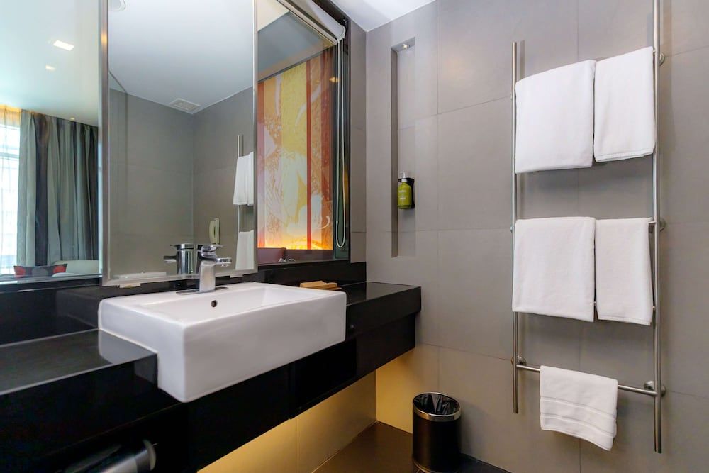 undefined PARK PLAZA BANGKOK SOI 18 9