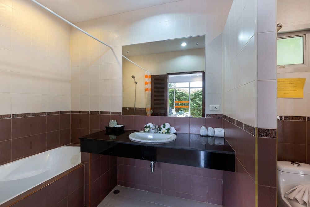 Phuket Sea Resort One Bedroom Pool Access 12