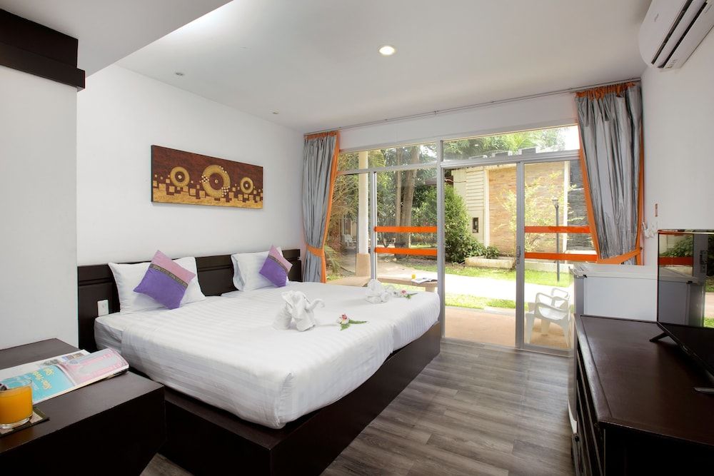 Phuket Sea Resort Deluxe Villa Garden View 4