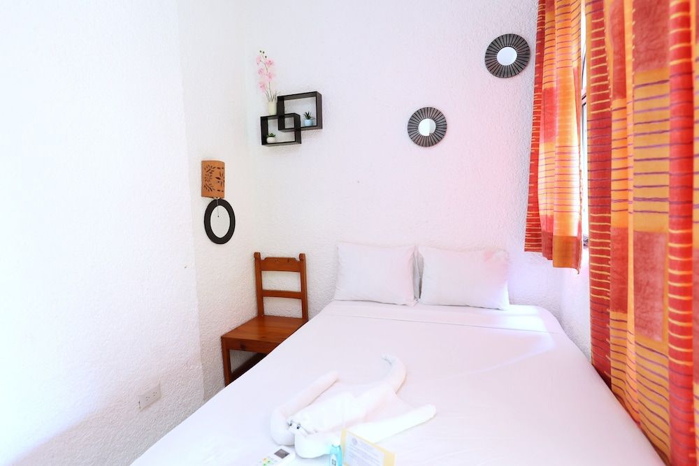 Hotel Bosque Caribe , 5th Av Zone Caribbean Room shared bathroom 3