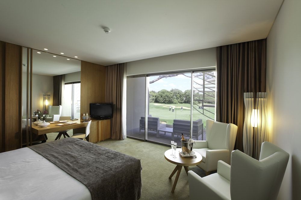 Deluxe Family Room (4+2)
