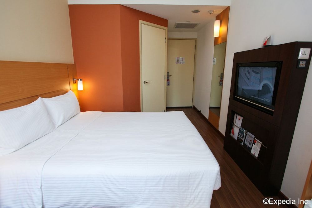 Standard Room, 1 Queen Bed
