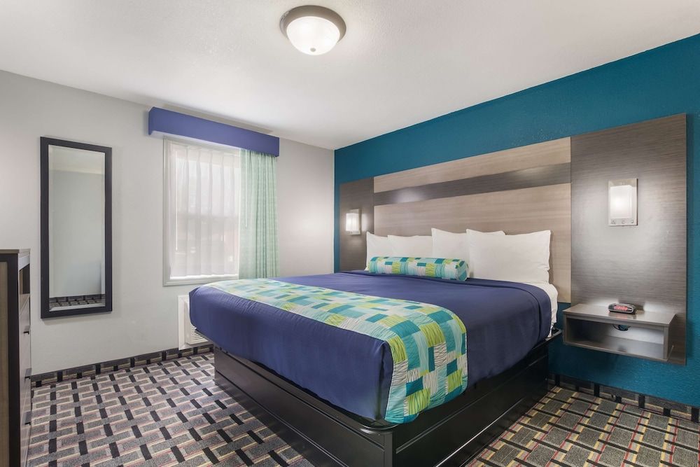 Suite, 1 King Bed